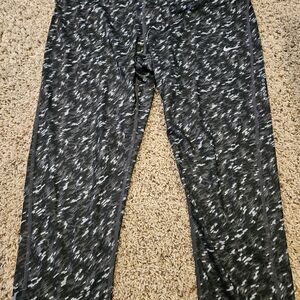 Nike Black and Gray Patterned Leggings